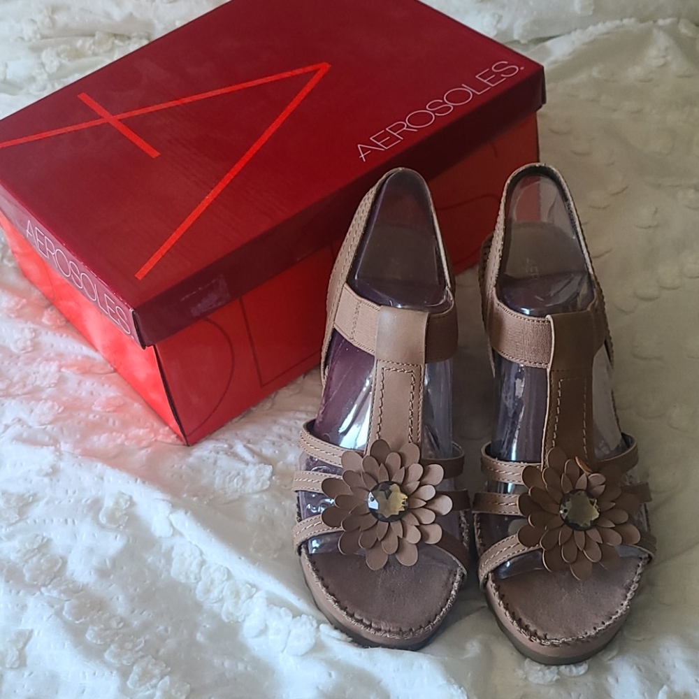 Aerosols womens tan leather and suede wedges